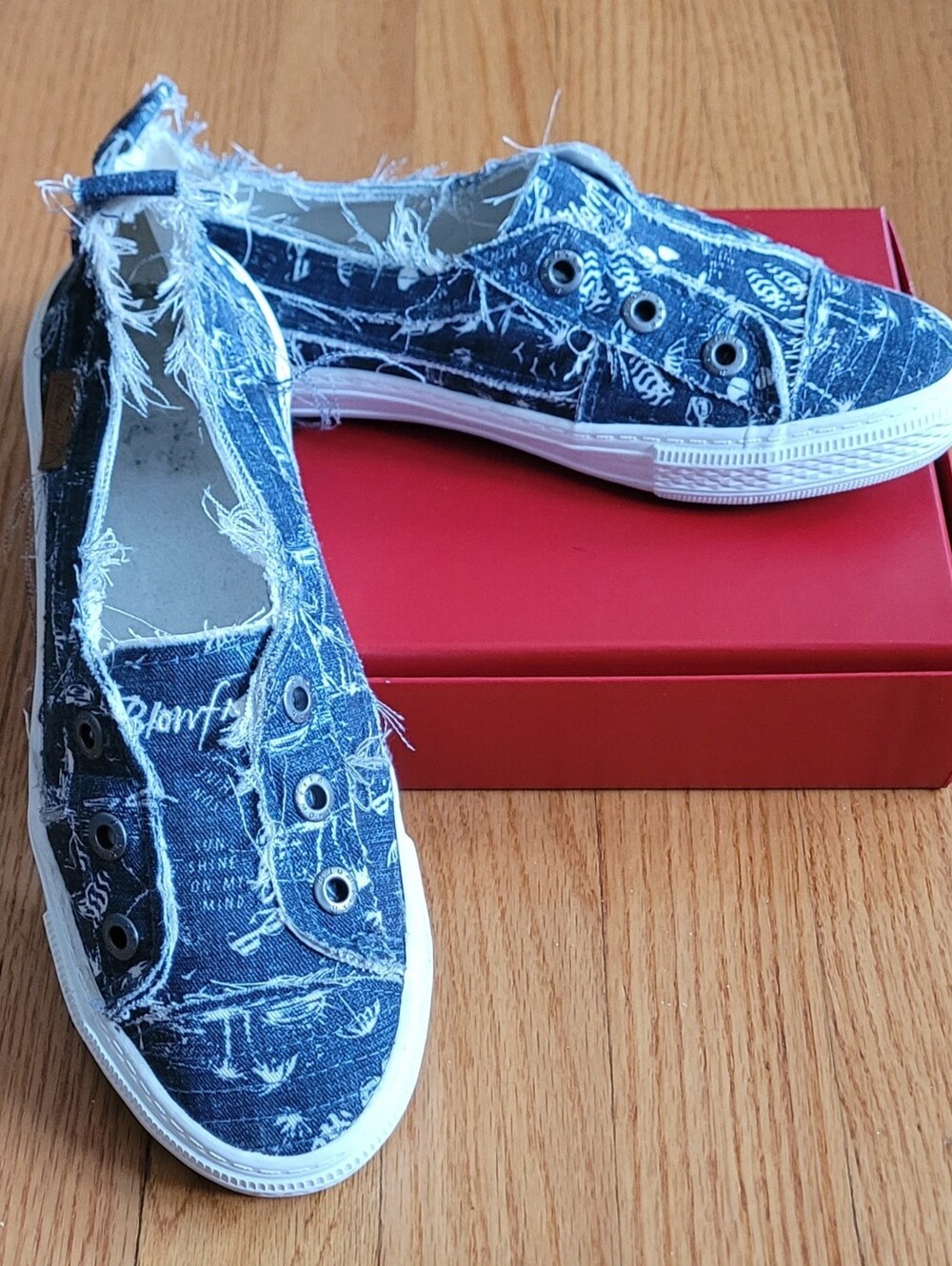 Blowfish Wonen's Navy Frayed Slip-On Sneakers- Size: 7.5